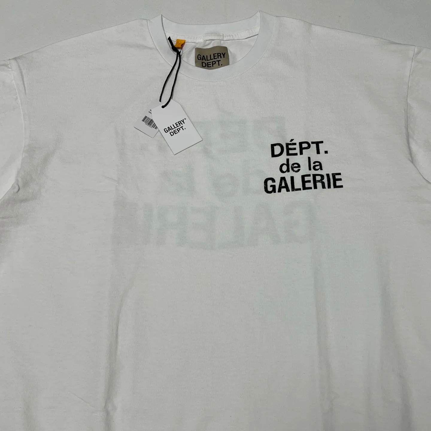 GALLERY DEPT. CLASSIC FRENCH TEE Classic French TEE White S-XL This time the return of the classic French Tee follows the newly replenished version of the official website. The printing is mottled and distressed. The main label/wash water label/code number label are also updated. The old style is newly made and the quality is increased.
